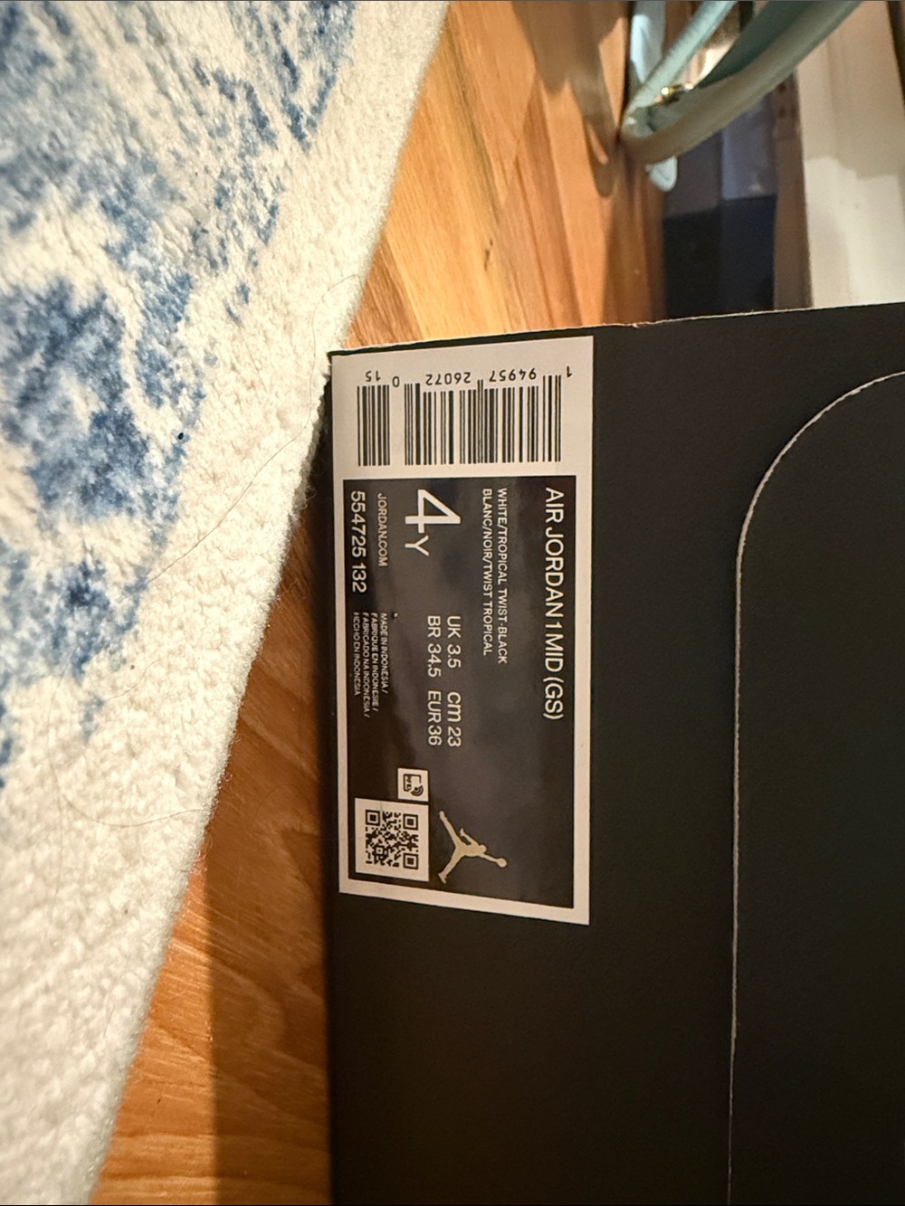 Air Jordan 1 MID (GS) Kids High-Top Sneakers in Turquoise, Black & White - Picture 2 of 8